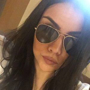 Meet your Posher, Parisa